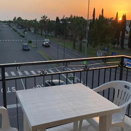 Casa Vacanza, 200 M Dal Mare Apartment *