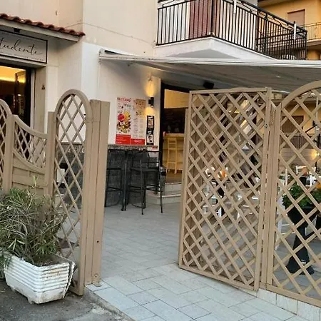 Casa Vacanza, 200 M Dal Mare Apartment